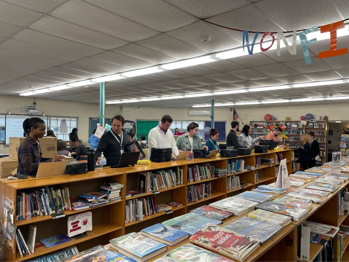 LRMSLakers's tweet photo. BTPS Tech Team did a great job today teaching students how to keep their Chromebooks damage free and installed new cases for our 6th grade students. Thank you! @BTPSTechnology https://t.co/LM9hpSgGJv
