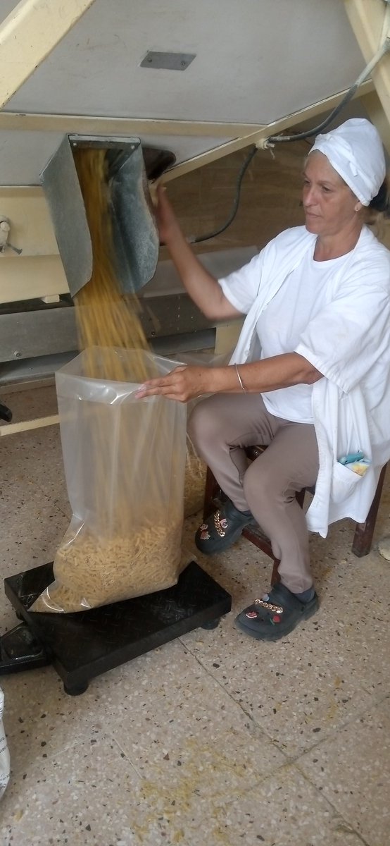La fabrica LaPasiega  de <a href="/confihar/">CONFIHAR</a> perteneciente al <a href="/geiacuba/">Grupo Empresarial de la Industria Alimentaria</a> ha producido este año la totalidad de las pastas cortas para las dietas medicas del país. En la actualidad realiza varios encadenamientos productivos con Mypimes que facilitan las materias primas.
#AlimentariaPorCuba