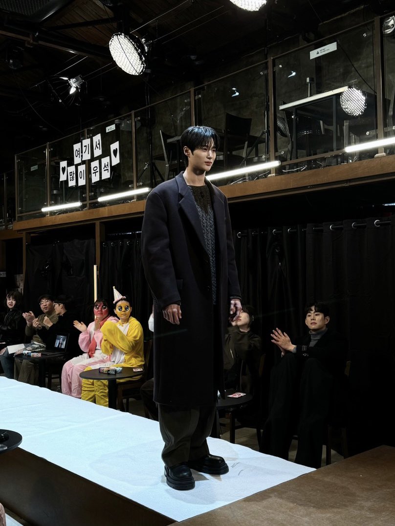 우석군~~ 울다가 웃으면 ◠‿◠ …..엉덩이고 뿔이고 나발이고 그저 아름다와˚✧₊⁎❝᷀ົཽ≀ˍ̮ ❝᷀ົཽ⁎⁺˳✧༚
폰아저(폰카 느좋 아니면 저리 빠져)병재 없는 우석 단독 폰카컷 드립니다

[변우석의 웃으면 안되는 생일파티]
🔗 youtu.be/ALl7Fe_GG3U