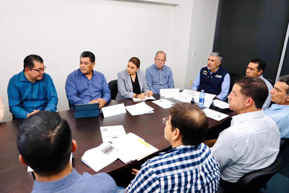 Fue un gusto saludar a las y los integrantes del Consejo Coordinador Empresarial de Chiapas, presidido por el Ing. Efraín Gurría Penagos. En esta nueva ERA, trabajamos juntos en unidad gobierno y empresarios para lograr el bienestar de todas y todos.