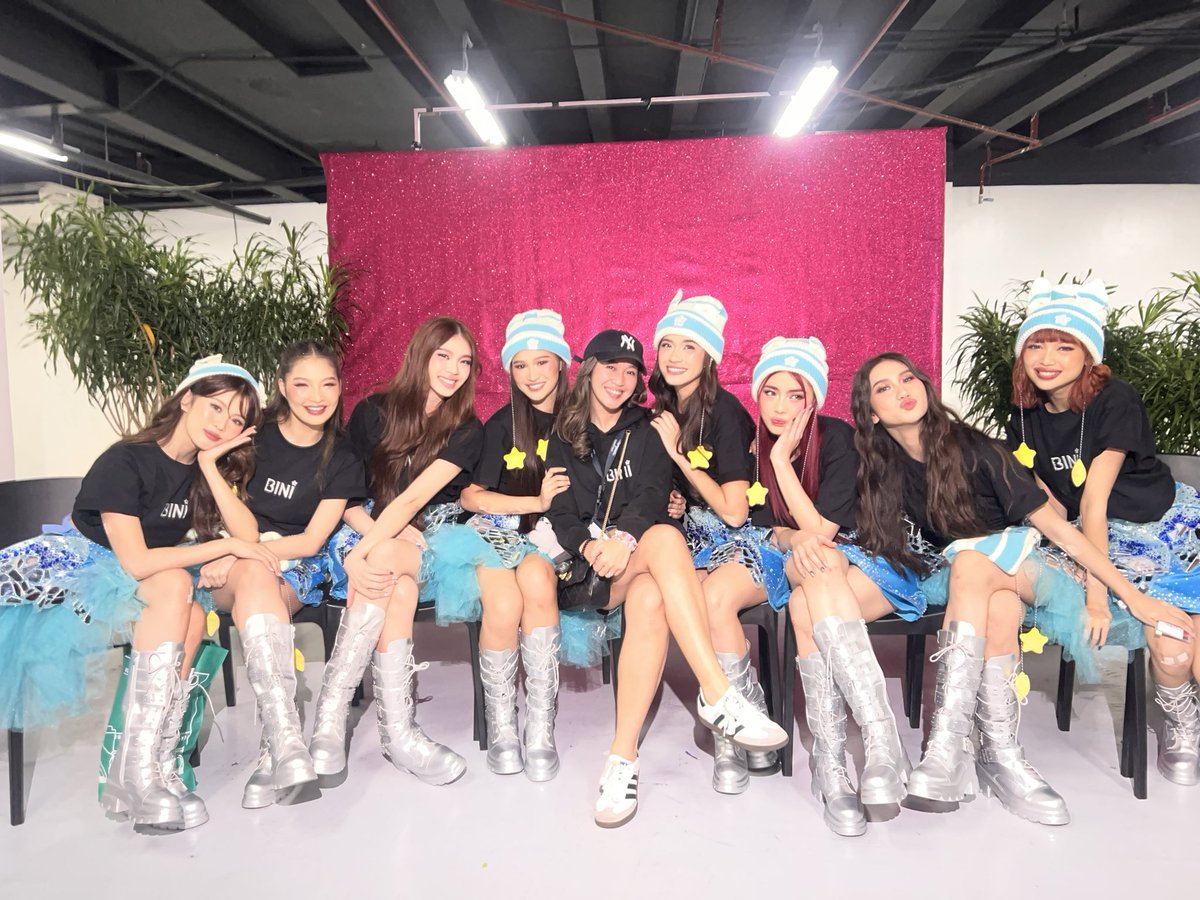 So proud of these 8 talented &amp; beautiful women 🩵

Congratulations, my walo for a successful sold out 3-day run at the Araneta Coliseum!

Thank you for the trust &amp; for all the hard work you continuously put in. You deserve all the love &amp; success 🫶🏼 Love you girls!