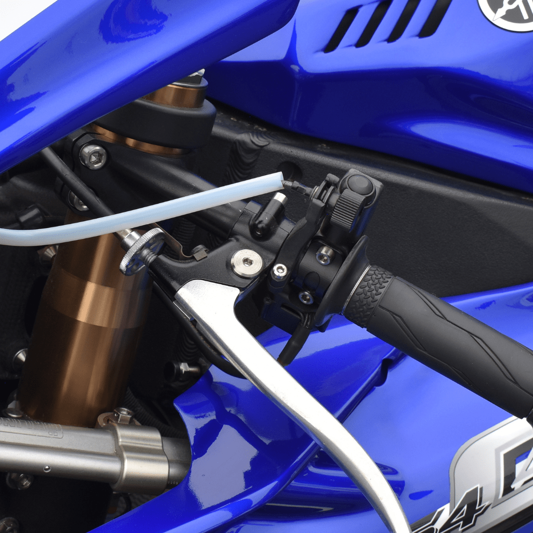 ヤマハファクトリーのクラッチいいなぁ～。
クランプが分割になるだけでかなり作業が楽になるんだよな。