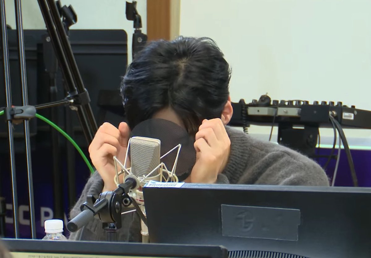 anxi8714's tweet photo. 허남준 목젖미남 한마디에 이렇게까지 부끄러워하심 https://t.co/sVDoLJFvND