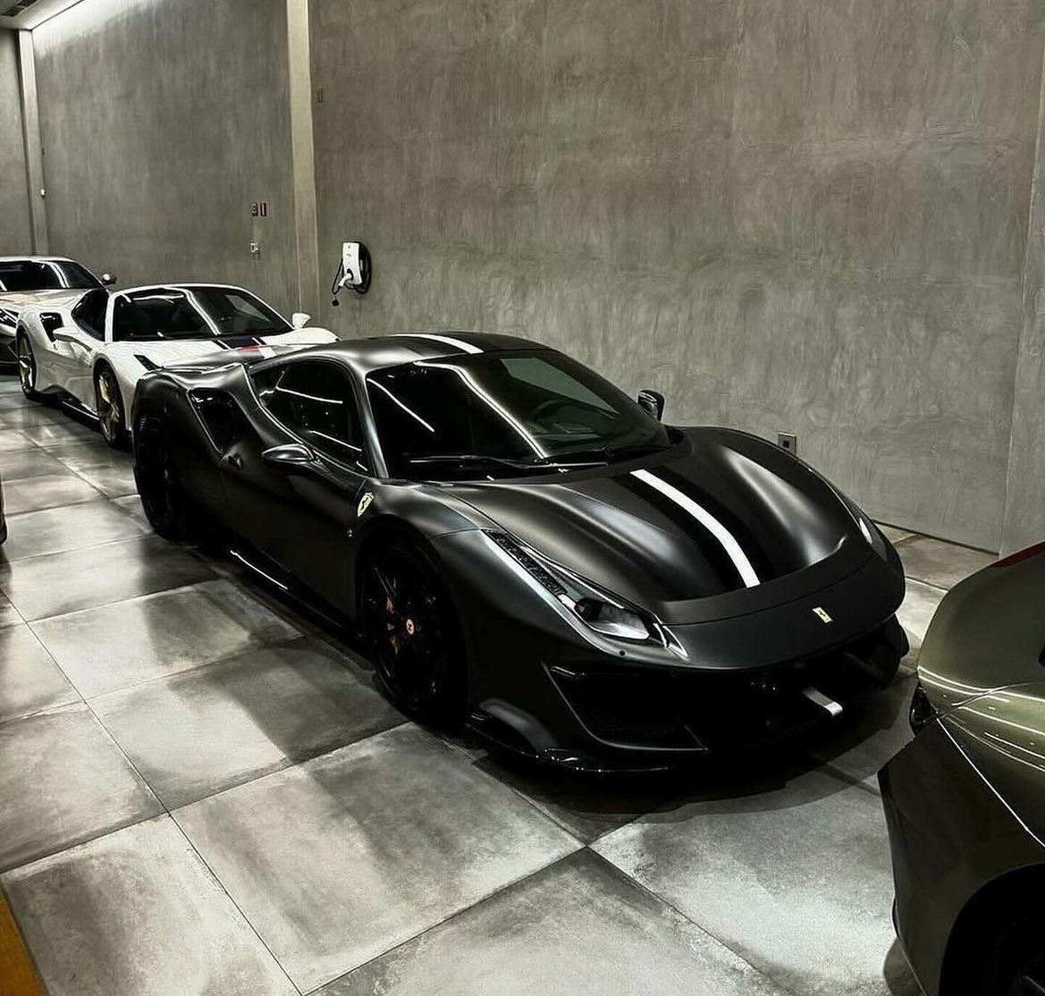 LuxuryCars365's tweet photo. Ferrari 488 Pista ♠️ https://t.co/rMtMYt4ceY