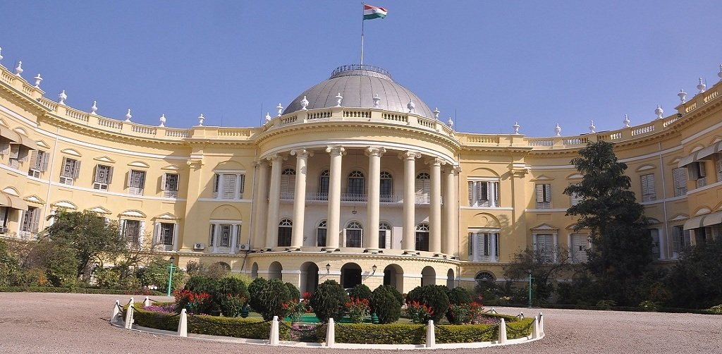 PrashantDixit18's tweet photo. In an attempt to remove colonial names we have renamed Rajpath as Kartavya Path. Are we also planning any such name change for Rajbhawan or the residence of Governor in the near future. @PMOIndia  @narendramodi @HMOIndia #justathought #Kartavyapath https://t.co/wM9UTgbcaT