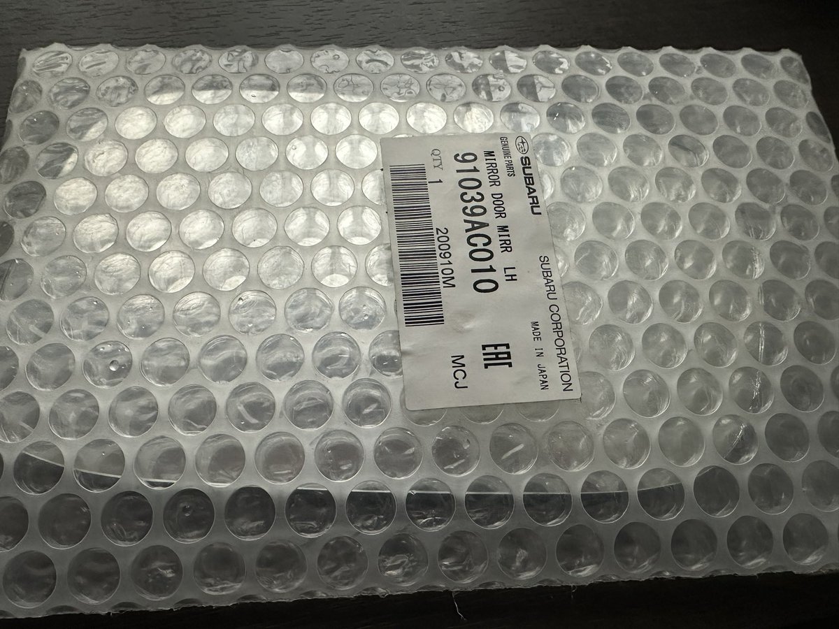bg5b5cp's tweet photo. 古い世代の部品探しは苦労しますが、見つかった時の達成感は格別で酒が美味い。移植して動いた時は更に酒が美味い！
#SUBARU #Legacy #BG #BG5 #スバル #車いじり #純正部品 https://t.co/CuCieUyUyr