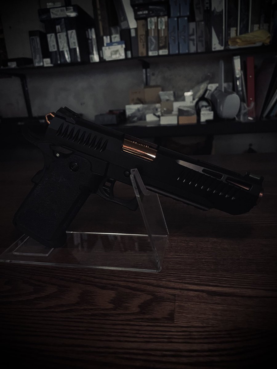MILSPEC_CONCEPT's tweet image. 本日は #BATON と #MODIFY との
共同で作られた #CO2 のご紹介🦋✨️
#ハイキャパ スタイルの #ガスガン
スライドには肉抜き👀
インナーバレルがエロいくらいに綺麗です🤤
HOP調整は本体の分解が必要なく、スライドストップのレバーによって調整可能🙆🏻♀️
#宮崎 
#佐土原 
#エアガン 
#ミリタリー