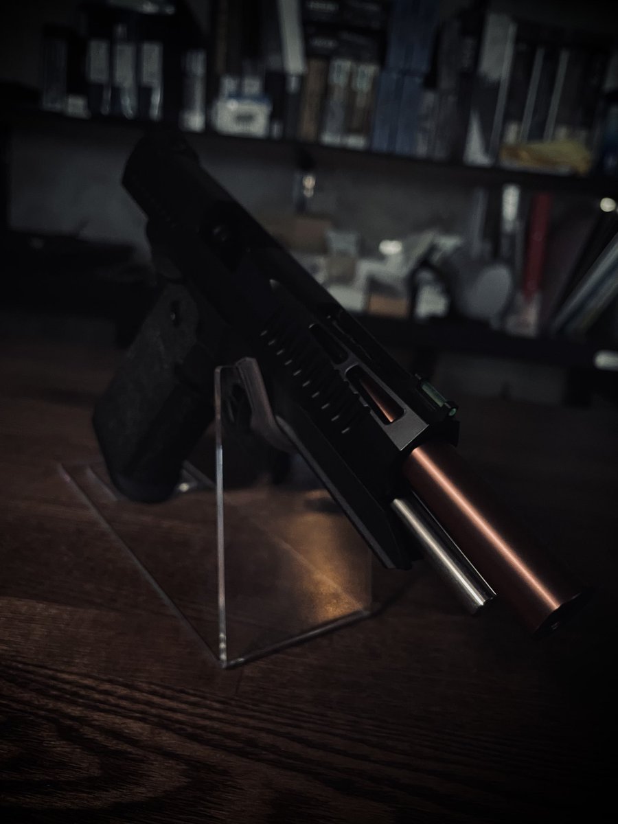 MILSPEC_CONCEPT's tweet image. 本日は #BATON と #MODIFY との
共同で作られた #CO2 のご紹介🦋✨️
#ハイキャパ スタイルの #ガスガン
スライドには肉抜き👀
インナーバレルがエロいくらいに綺麗です🤤
HOP調整は本体の分解が必要なく、スライドストップのレバーによって調整可能🙆🏻♀️
#宮崎 
#佐土原 
#エアガン 
#ミリタリー