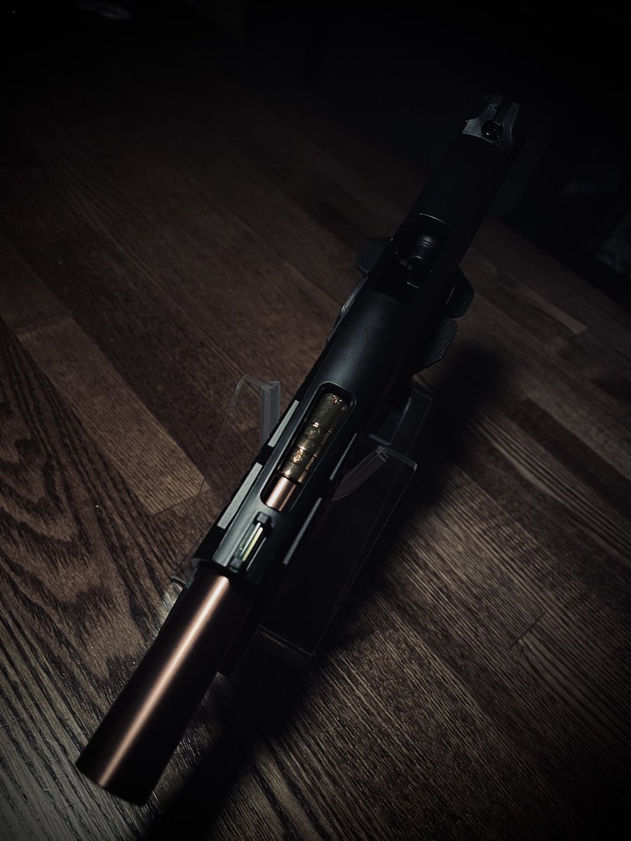 MILSPEC_CONCEPT's tweet image. 本日は #BATON と #MODIFY との
共同で作られた #CO2 のご紹介🦋✨️
#ハイキャパ スタイルの #ガスガン
スライドには肉抜き👀
インナーバレルがエロいくらいに綺麗です🤤
HOP調整は本体の分解が必要なく、スライドストップのレバーによって調整可能🙆🏻♀️
#宮崎 
#佐土原 
#エアガン 
#ミリタリー