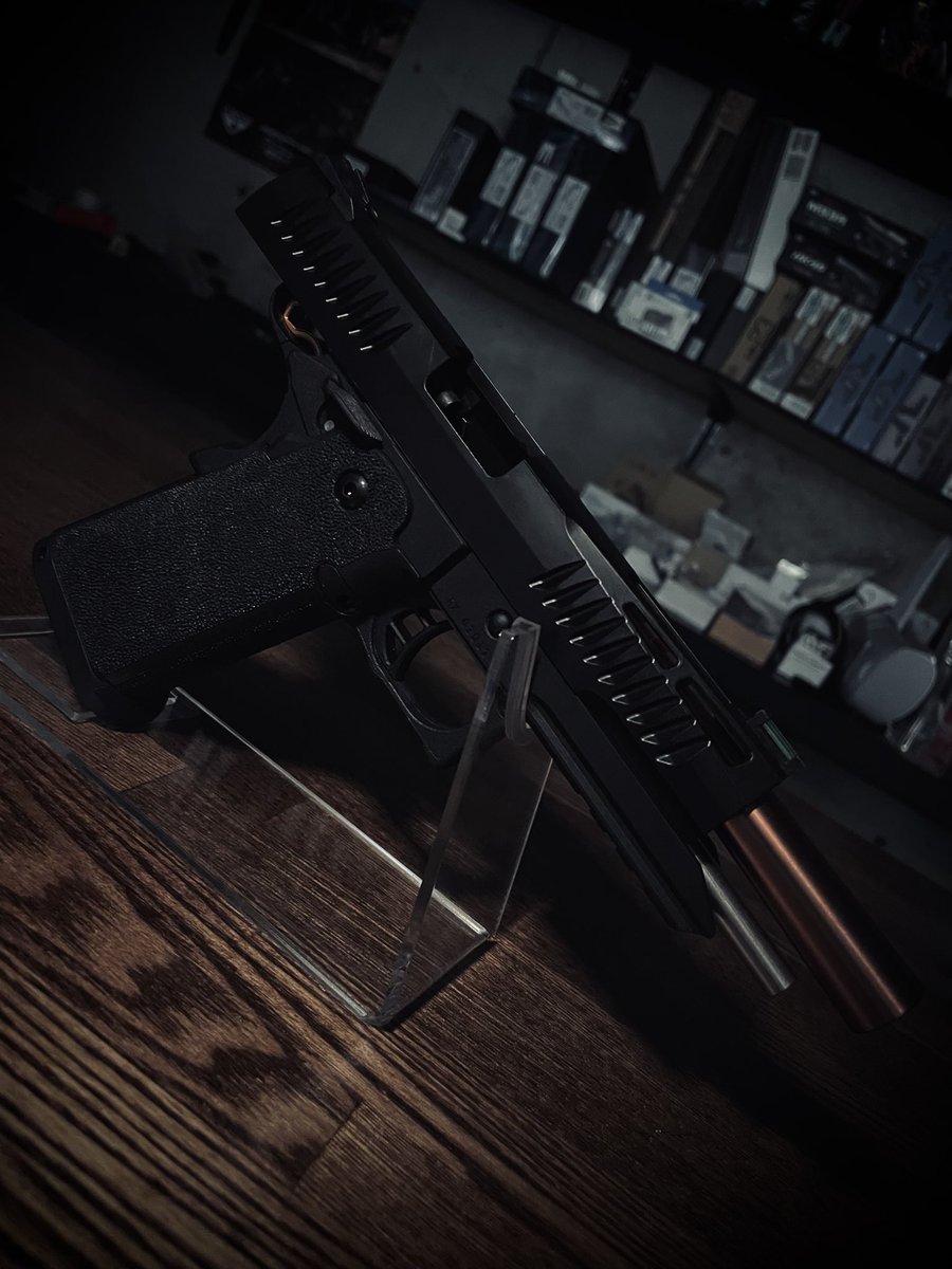 MILSPEC_CONCEPT's tweet image. 本日は #BATON と #MODIFY との
共同で作られた #CO2 のご紹介🦋✨️
#ハイキャパ スタイルの #ガスガン
スライドには肉抜き👀
インナーバレルがエロいくらいに綺麗です🤤
HOP調整は本体の分解が必要なく、スライドストップのレバーによって調整可能🙆🏻♀️
#宮崎 
#佐土原 
#エアガン 
#ミリタリー