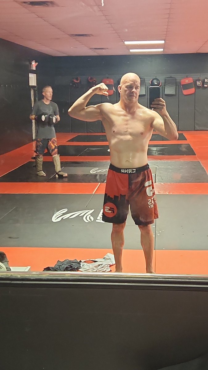 BuddyBJJF3's tweet photo. Getting back to full rounds since I dislocated a rib in competition after nearly a month of taking it easy. https://t.co/mjx0zTkccq