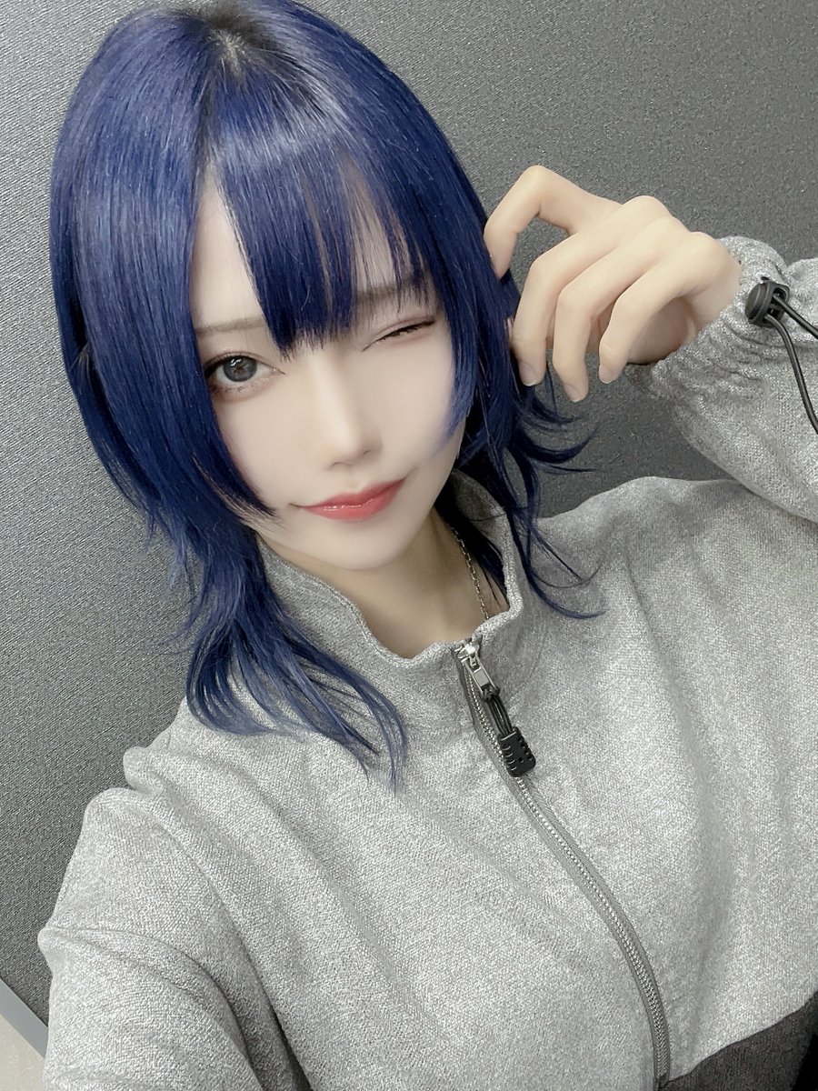 shirayuki_yy's tweet photo. New haircolor❄️
冬なので暗めにしました💙 https://t.co/6OntjG2xUX