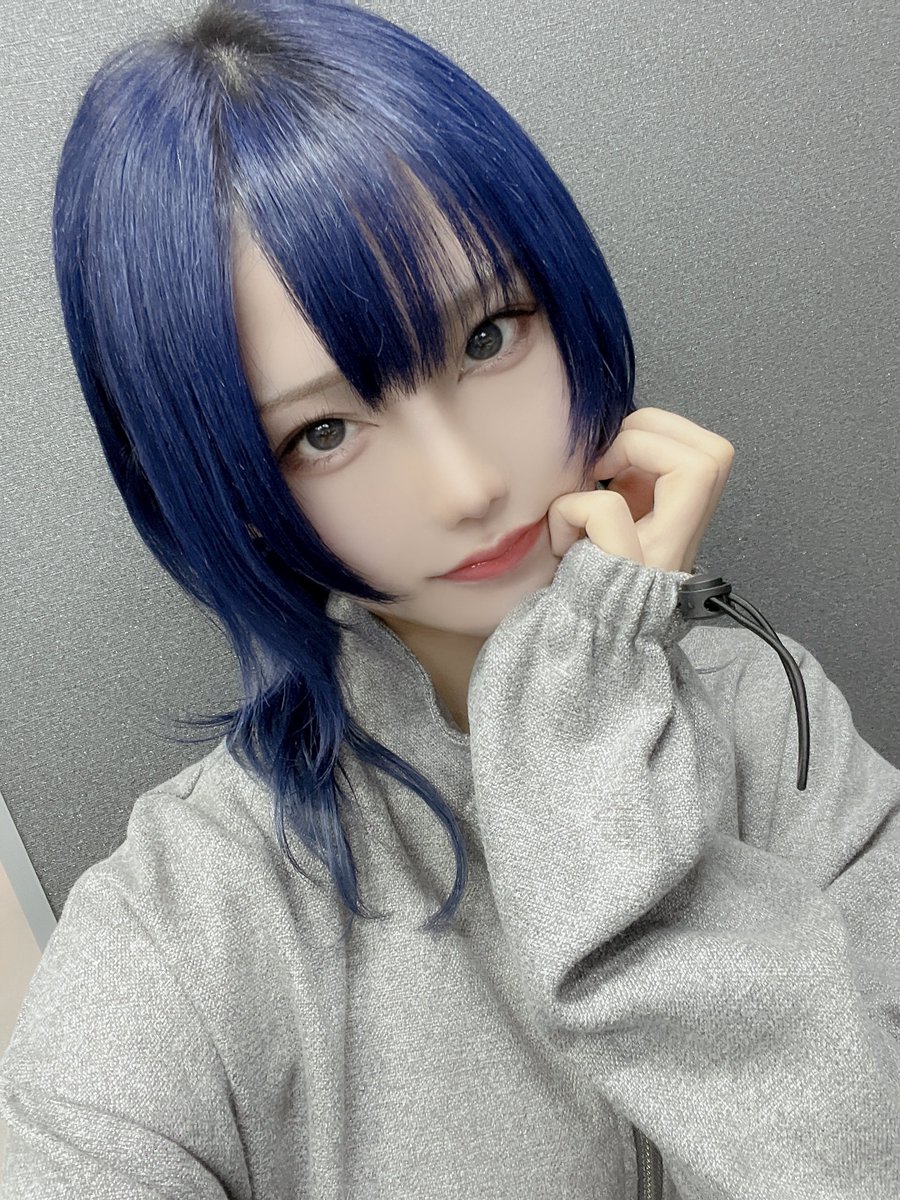 shirayuki_yy's tweet photo. New haircolor❄️
冬なので暗めにしました💙 https://t.co/6OntjG2xUX