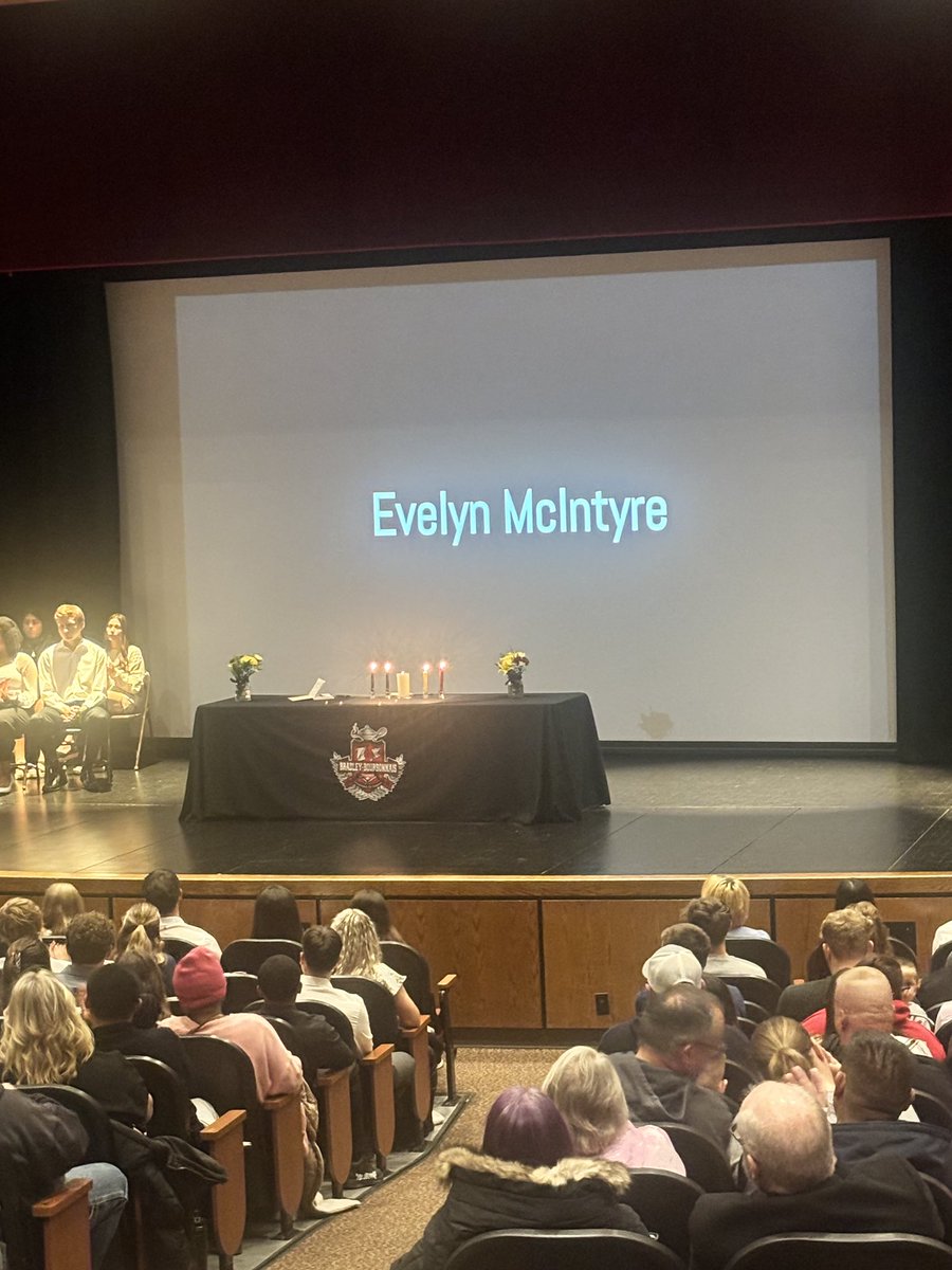 EviMac_'s tweet photo. Got inducted into National Honors Society tonight!! Such a great accomplishment and privilege to be asked to be apart of!! https://t.co/9QMebh3BzM