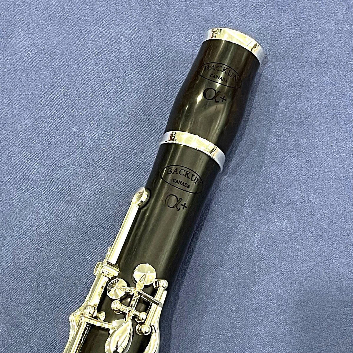 yamano_wind's tweet photo. 【#クラリネット】Clarinet Fair開催中!
#BACKUN の新モデル「アルファプラス」展示しております🌟
他メーカーの同価格帯と比べてムラのない鳴り、
高音域でも痩せない太い響き✨
担当者も試奏してコストパフォーマンスの高さに驚きました⚡
これが20万円台だなんて😳
ぜひお試しください✨ https://t.co/j6P5iQcavq