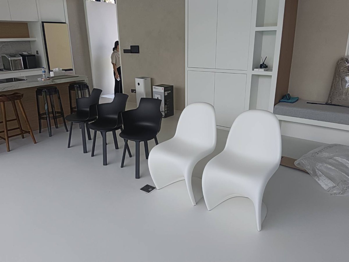 - Social Turn (Onyx Black)
- Panton Chair (New Height) (White)
---
24111901 SO2411.0028 Khun Nid Noiy
#iweb3 #krsuccess #furniture #photography #delivery #ssudjai #norsedelivery #Web3SocialMedia