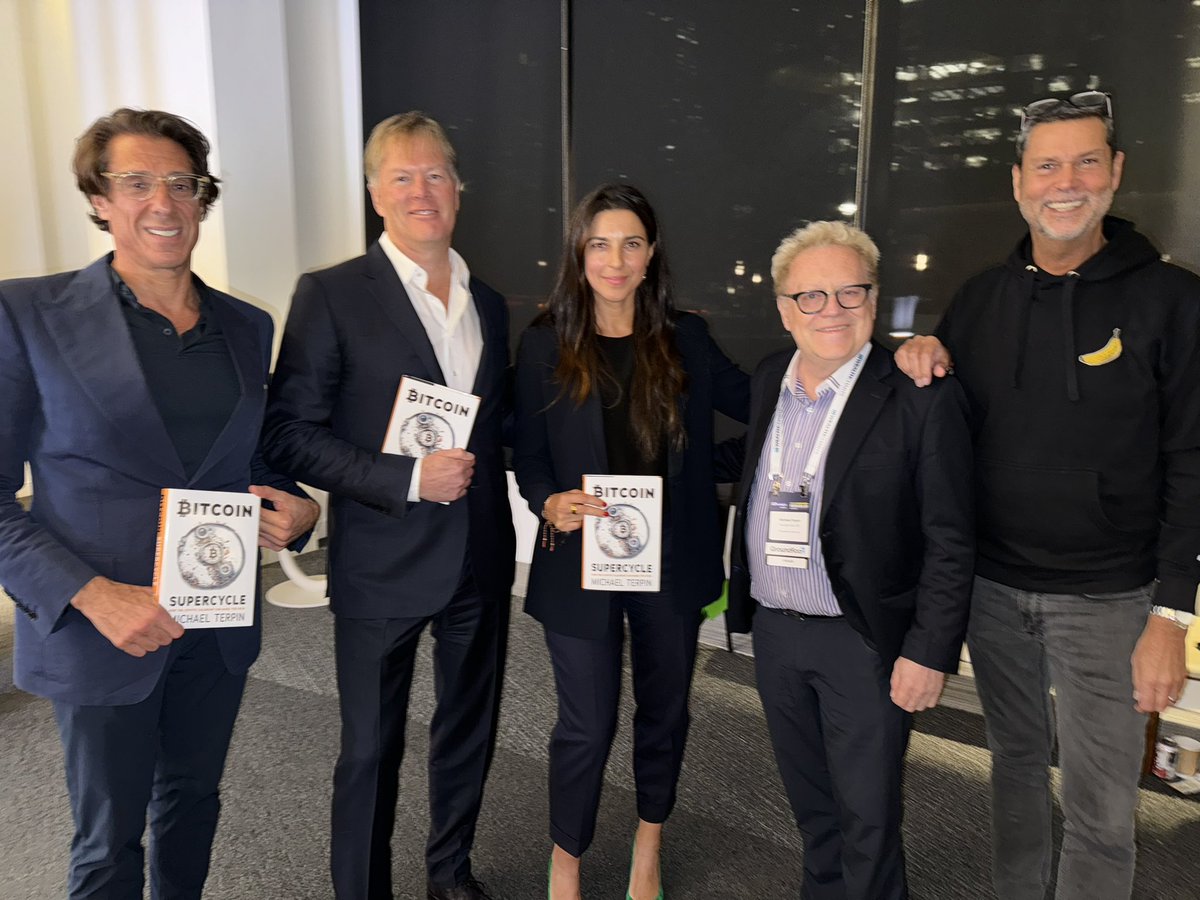 Had fun speaking and signing books at #Benzinga conference yesterday in  NYC, especially spending time with Bitcoin legends @dan_pantera, @RaoulGMI,  @DTAPCAP, @, and @mvparadigm.