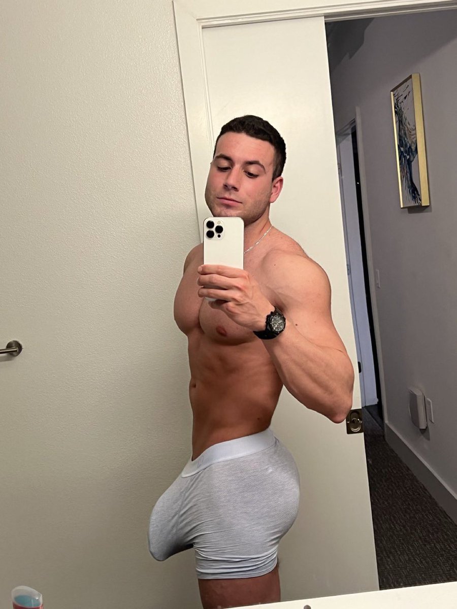RT if you’d bttm for me 😈