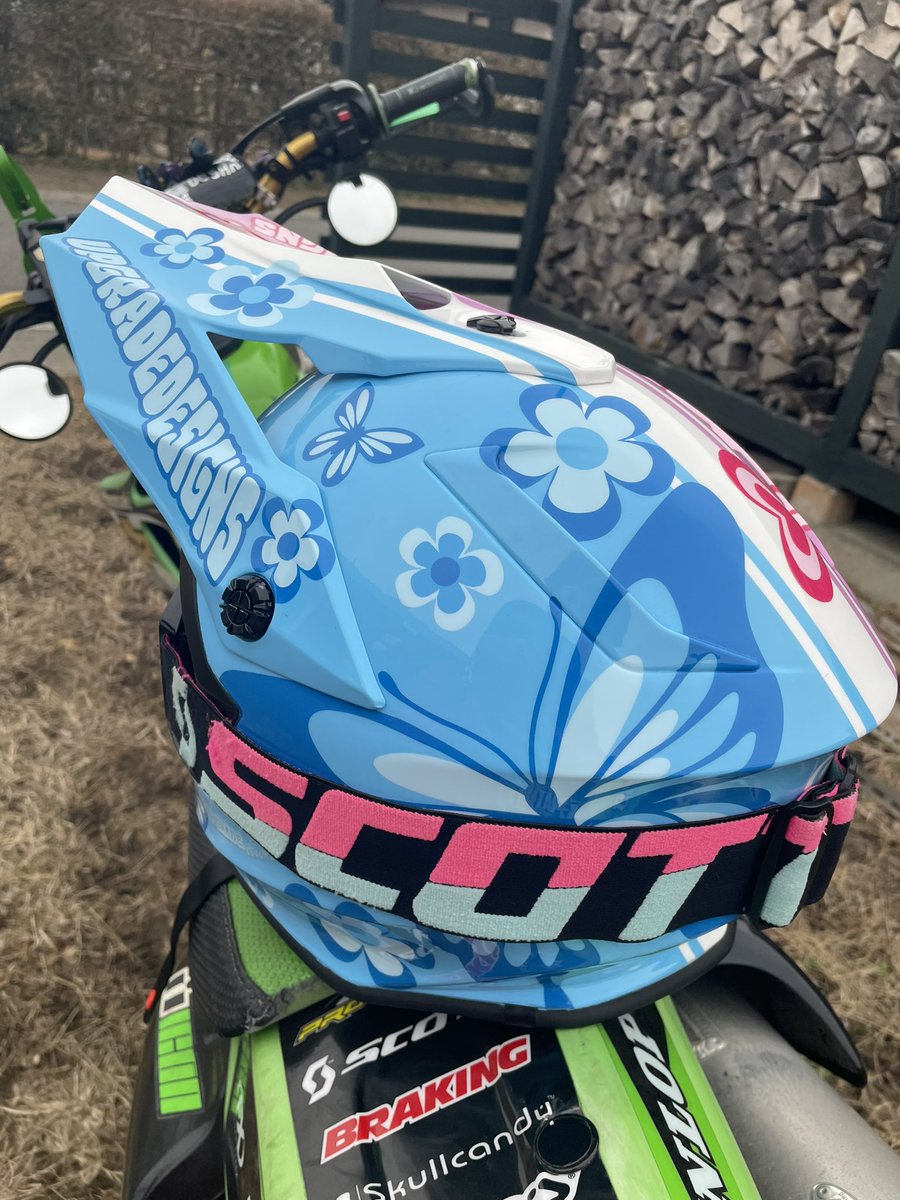 SACHITKG's tweet photo. #バイクとヘルメットを無言で晒してね https://t.co/9kqfXDJsZN