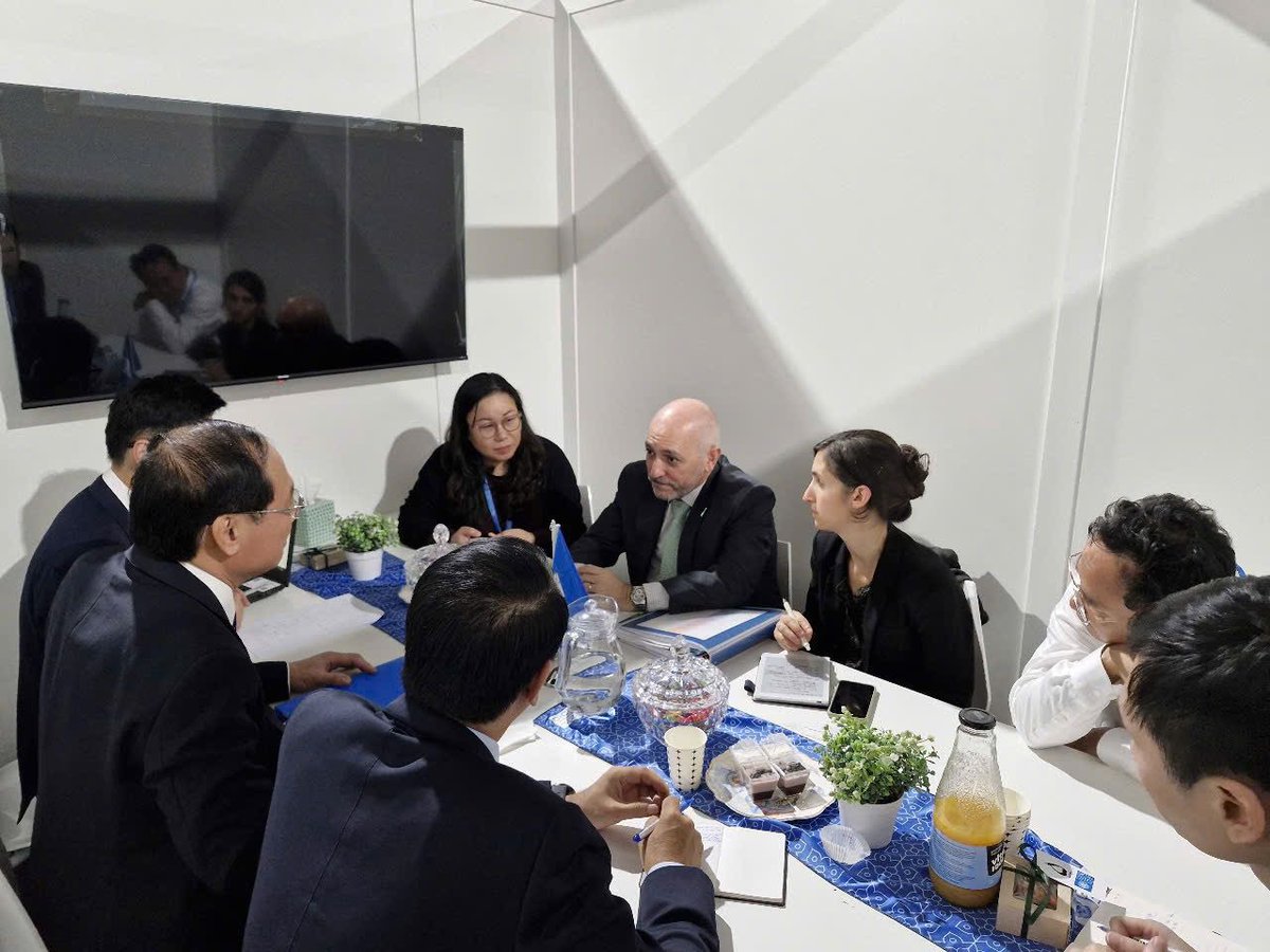 Pleasure meeting Vice Minister Le Cong Thanh,  Ministry of Natural Resources and Environment of Vietnam🇻🇳.

I congratulate &amp; commend Vietnam for laying critical institutional and financial foundations &amp; for the efforts undertaken to advance the nation's climate ambitions.
#COP29