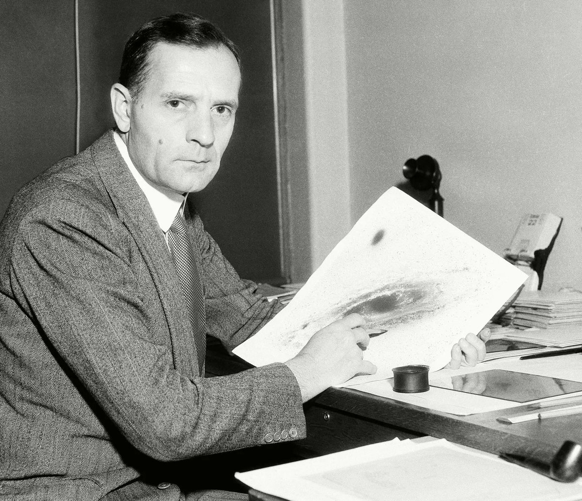 History999999's tweet photo. 🌌 1927: Edwin Hubble reveals the discovery of galaxies beyond the Milky Way, changing our understanding of the universe forever. 🌠
#TodayInHistory #Hubble #Astronomy #SpaceScience #November21 https://t.co/i6SACoFzpf