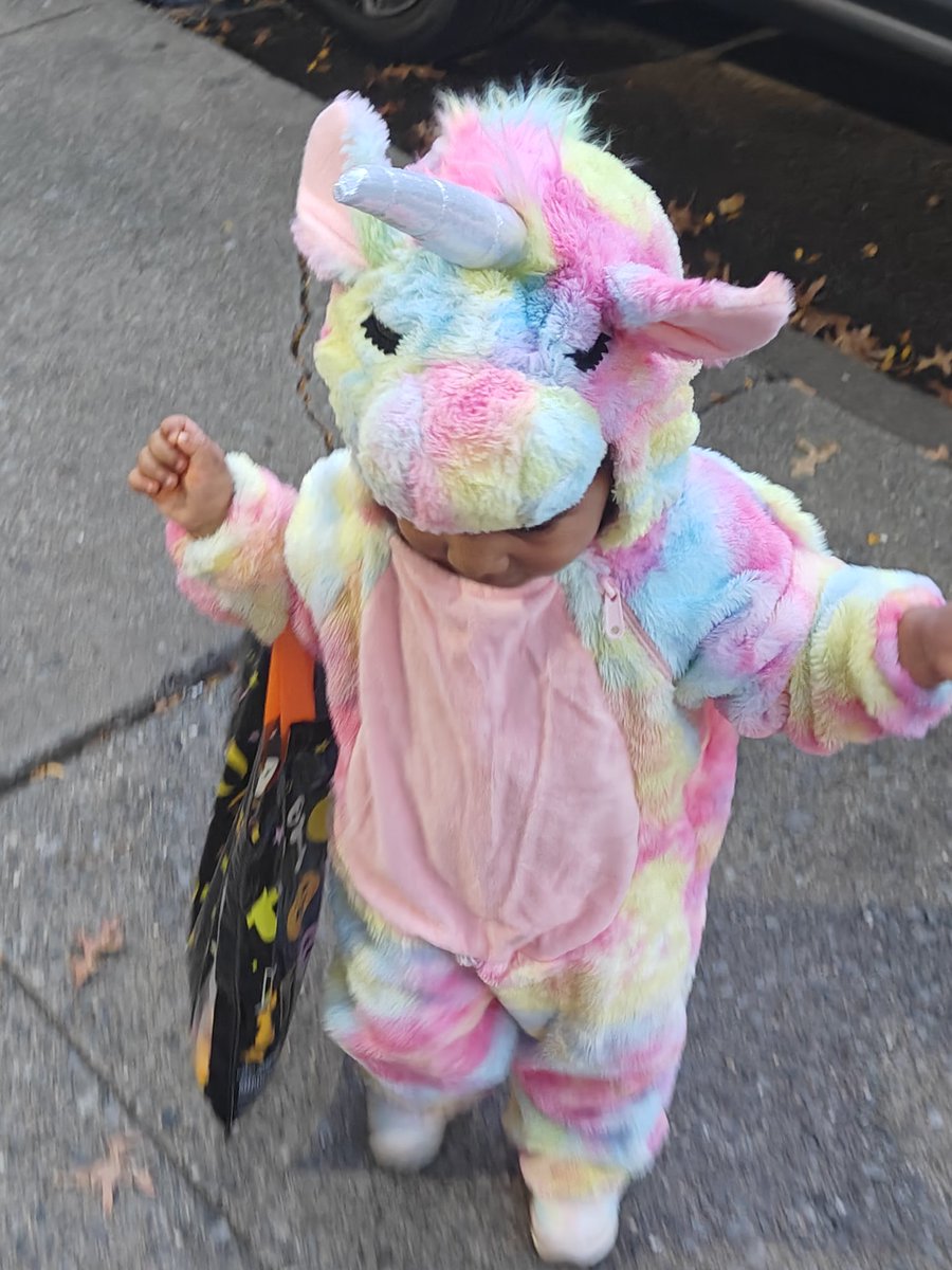 Mom2Elina's tweet photo. Post #halloween pic. She was a unicorn but I had to show up too. So I dressed as a unicorn as well. #unicorns #costume https://t.co/elhRrlvaJO