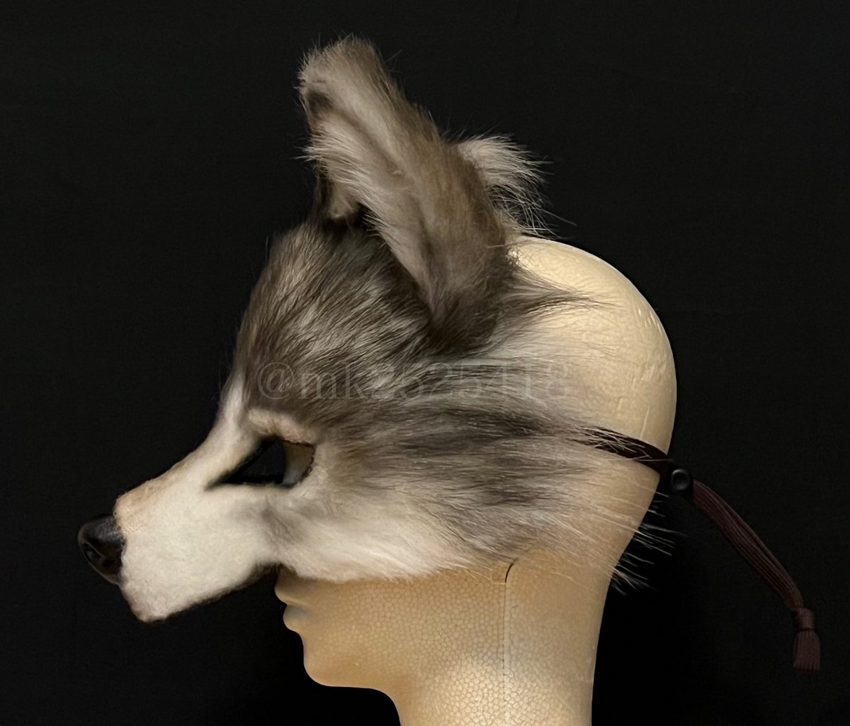mk2525418's tweet photo. オオカミマスク🐺🎭

#仮面 #マスク #mask  #ケモノ #もふもふ #furry #furryart  #オオカミ #狼 #wolfmask #wolf #furrymask https://t.co/S9LG4UOltS