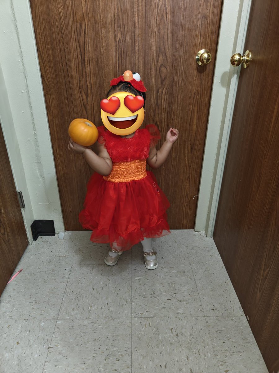 Mom2Elina's tweet photo. She made the cutest Elmo for Character Day at her daycare. Her school had the kids dressed up as their favorite character and if anyone knows my kid and her love for Elmo. This was the only choice. #elmo #sesamestreet https://t.co/oXuO4ISKth