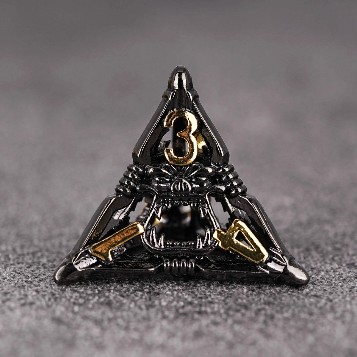 gbtdice's tweet photo. The design of this dice is absolutely absolute son, the all-black appearance gives a mysterious feeling, like a genie in the night. The 🧚‍♀️ golden numbers are like the magic powder sprinkled by the elves, especially bright. ✨#dnd #dice #dnddice #TTRPGs https://t.co/m9inTBxZnN