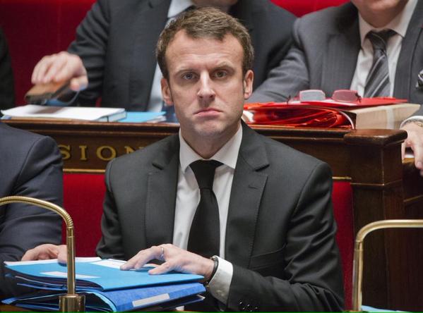 Pour la France et le reste du monde, le sale con <a href="/EmmanuelMacron/">Emmanuel Macron</a>, humilié et ridiculisé partout, un crapaud se croyant plus gros qu'un bœuf, est, en réalité, une poudre de perlimpinpin.
Rien de plus !