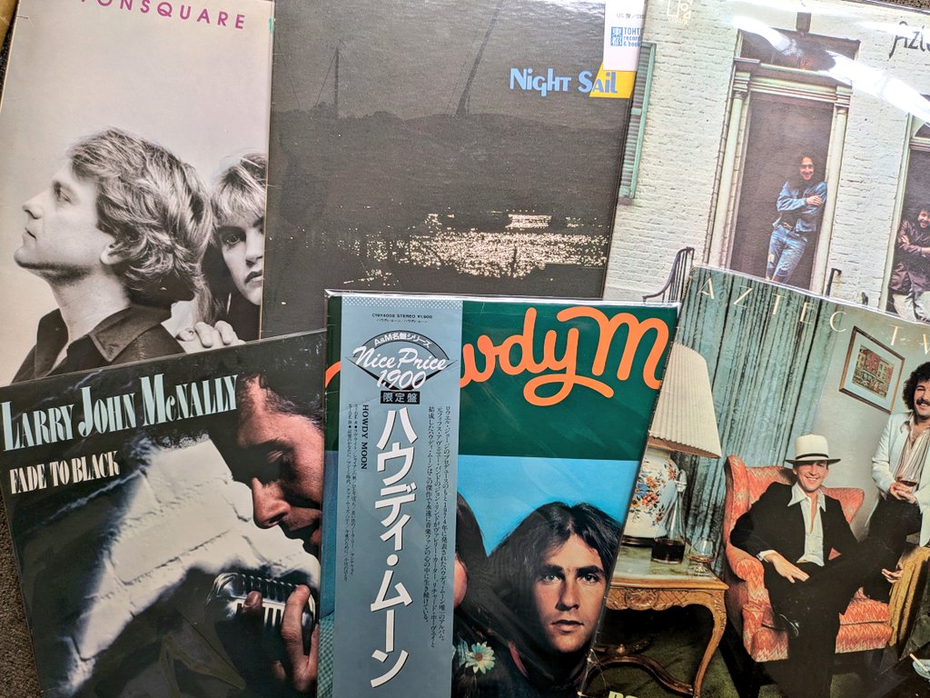 oyoyo_president's tweet photo. 本日の営業スタートしております。
今朝の新着レコードは、昨日からの #GoodTimeMusic 繋がり、ってカンジで来日中の #PeterGallway 関連諸々。雨止んでーと願いつつ夜は9時までー #FifthAvenueBand #OhioKnox #Devonsquare #AztecTwoStep #HowdyMoon #tohto #湯島 https://t.co/AuiXOpA6us