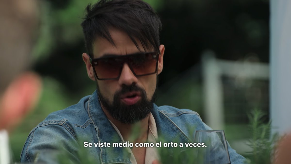 eeemiliano's tweet photo. lo dice el que se viste con la ropa que ricardo fort dejó de usar en el 2007 
#LoveIsBlindArgentina https://t.co/L2BYokuAw1