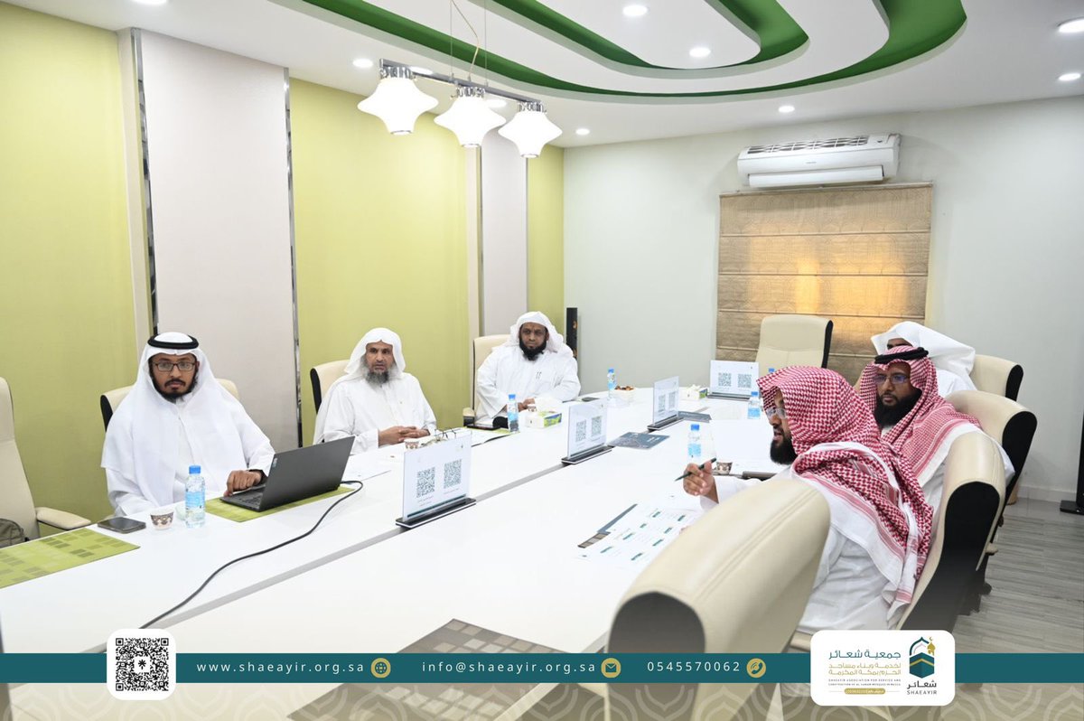 shaeayir_alhram's tweet photo. 🕌✨ في اجتماع مجلس إدارة جمعية شعائر لخدمة وبناء مساجد الحرم بمكة المكرمة، برئاسة فضيلة الدكتور حسن كنسارة، تم استعراض المشاريع الحالية والمستقبلية، وتحديد الأهداف الاستراتيجية لتقديم أفضل الخدمات لمساجد الحرم.

 نشكر جميع الأعضاء على جهودهم ونتطلع لتحقيق المزيد من الإنجازات لخدمة بيوت الله. 

#جمعية_شعائر #الحرم_المكي #مكة_المكرمة