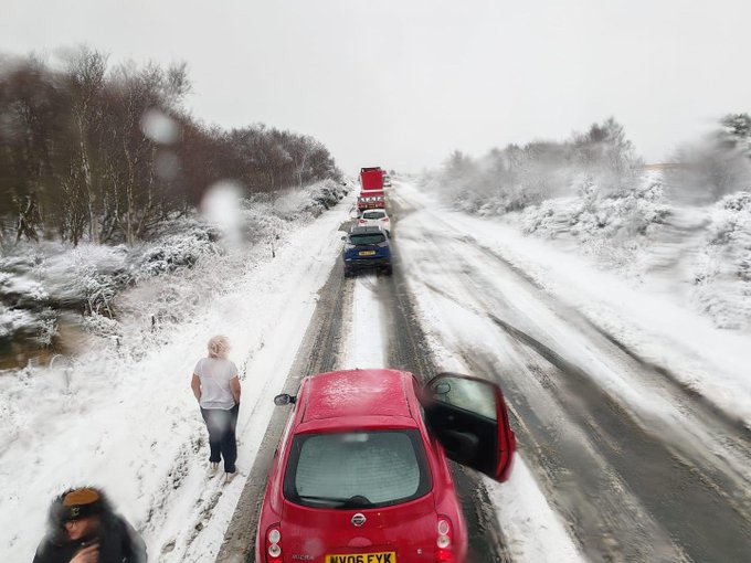 LeeGolden6's tweet image. BREAKING

Iceland volcano erupts for tenth time in three years!

Stranded motorists on moor road bank, Whitby UK!

Meanwhile Belgium was hit by a heavy snow storm

Rains caused a creek to overflow in Turumo, Sucre Municipality, Caracas in Venezuela
#GrandSolarMinimum