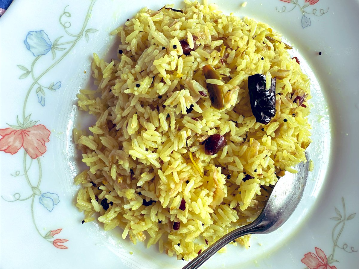 vrundavs's tweet photo. A serving of your favourite rice ..,
Is always comforting at #breakfast 
#mangorice #chitranna 🥭 https://t.co/y1ooGwYDzH