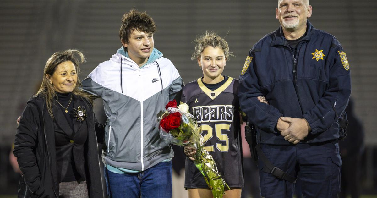 PHOTOS: Discovery, Mill Creek at Mountain View Girls Flag Football @dhs_titans @millcreekhawk @mountainviewad bit.ly/3ZfRZvC