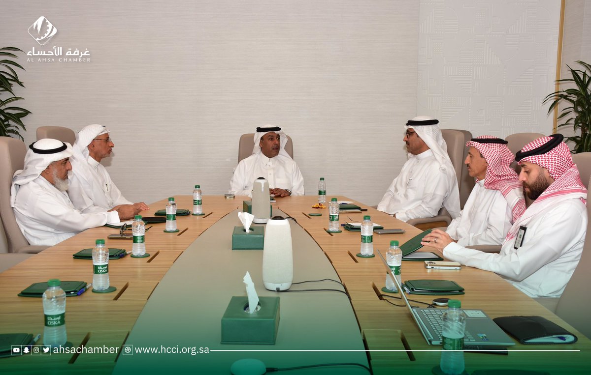 ahsachamber's tweet photo. شكلّت #غرفة_الأحساء ممثلةً بالأستاذ عبدالعزيز الموسى رئيس مجلس الإدارة، لجنة متخصصة بحصر العلامات الجماعية في #الأحساء ؛ وذلك تمهيداً لإعداد الدراسات حول المنتجات الأحسائية بهدف تعزيز حمايتها واستدامتها ودعم اقتصادياتها.
برئاسة المهندس صادق الرمضان، وتضم في عضويتها كلاً من المهندس عبدالرحمن الجغيمان، والدكتور صلاح العيد، والمهندس عبد العزيز الرشود، والمهندس نعيم المطوع.