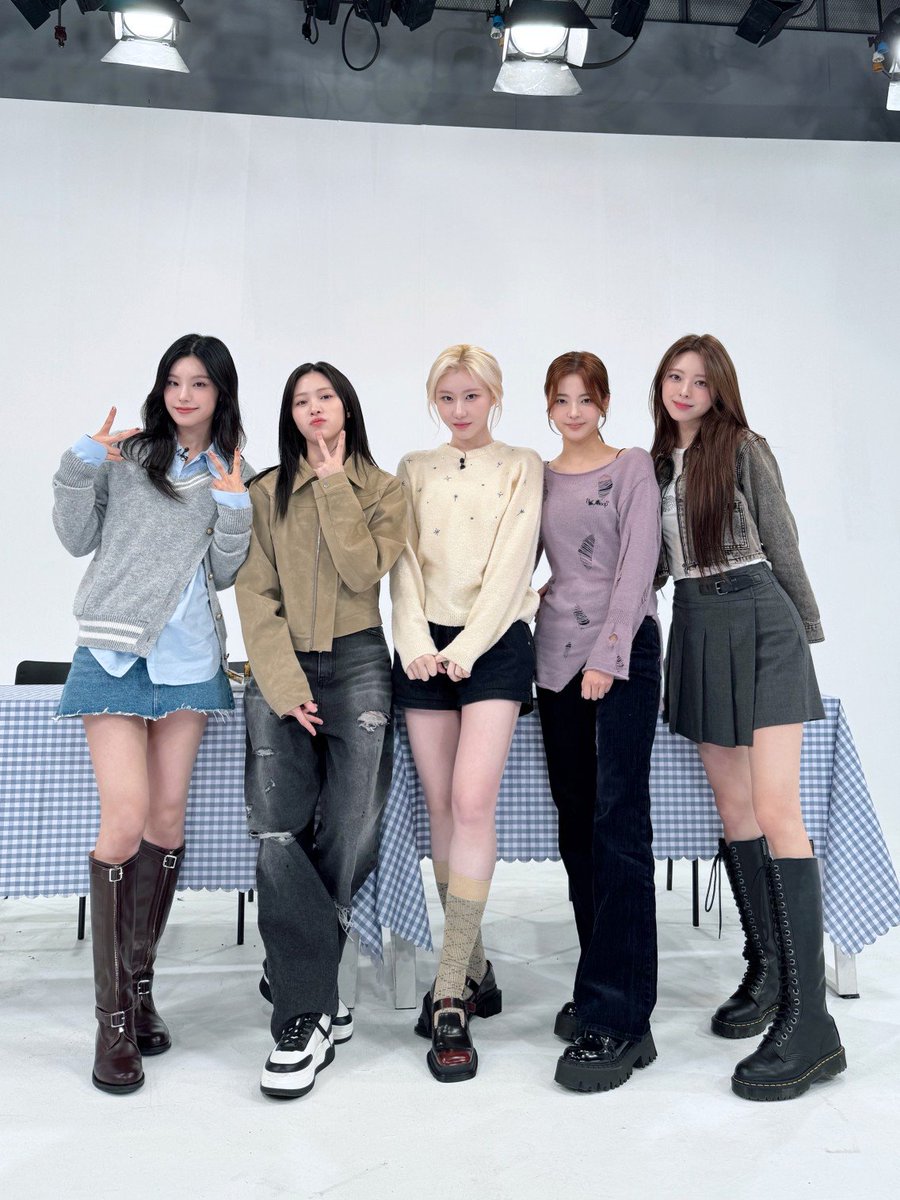 ITZYofficial's tweet photo. [ #WORLD_CLASS_KDOL ]
아랍어까지 잘 하는 월클 있지 보러갈 믿지? 🙋‍♀
Let's go see world-class ITZY outstanding Arabic!

⏰ 2024.11.22 FRI 00:35AM (KST)
📺 KBS WORLD TV
https://t.co/zJwg4nfMWe

#ITZY #MIDZY @ITZYofficial
#ITZY_GOLD
#ITZY_ImaginaryFriend https://t.co/tvKtFhgYbF