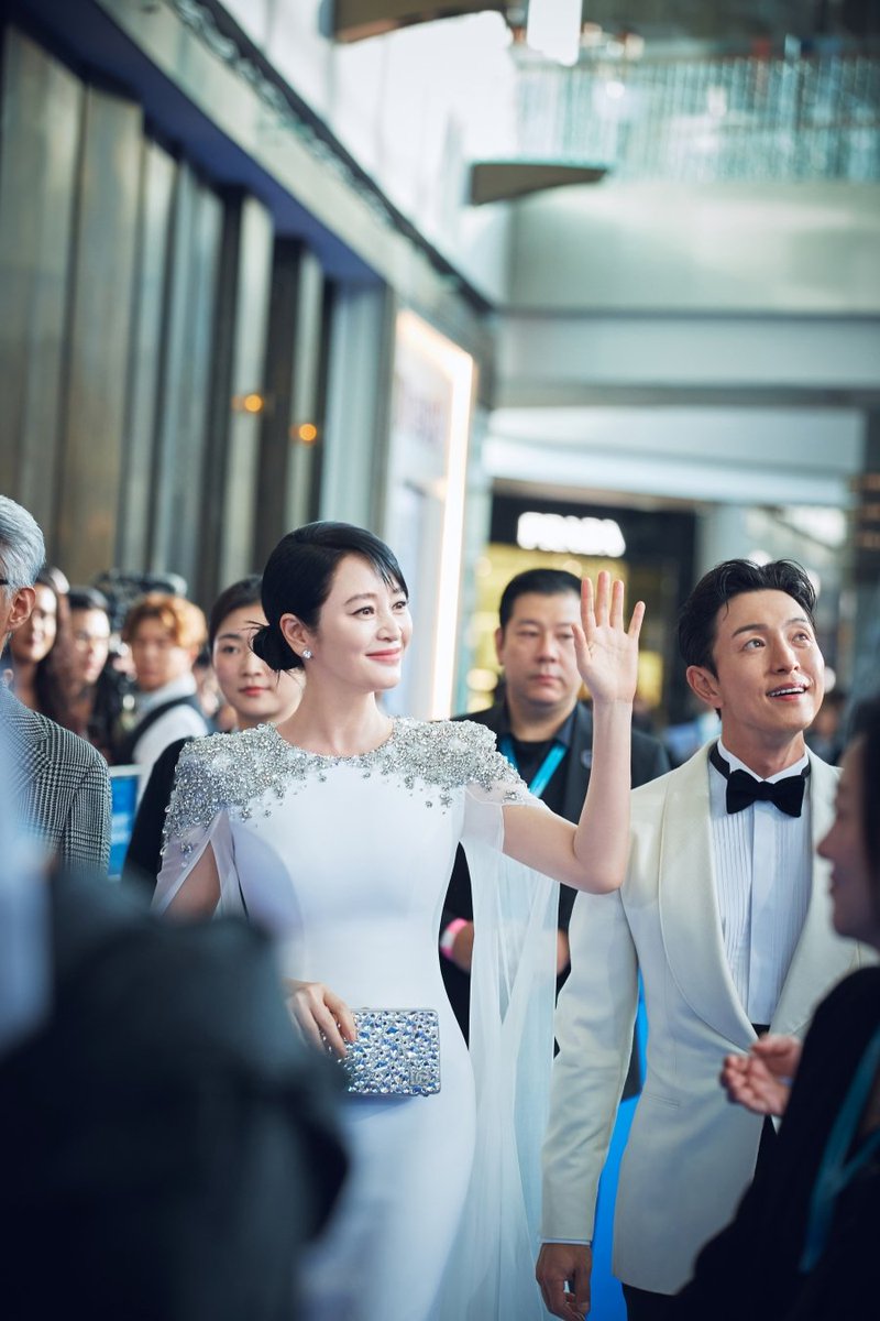imbcenews's tweet photo. 김혜수, 허벅지 근육 파열 부상에도 달렸다 '트리거' [디즈니쇼케이스] #트리거 #김혜수 #디즈니 #Disney #디즈니콘텐츠쇼케이스2024 #디즈니콘텐츠쇼케이스 #DisneyContentShowcase2024 #DisneyContentShowcase

검찰, 경찰도 해결하지 못하는 사건 사고들을 김혜수, 정성일이 해결해버린다. '트리거'다
https://t.co/ei7NS5BqYJ