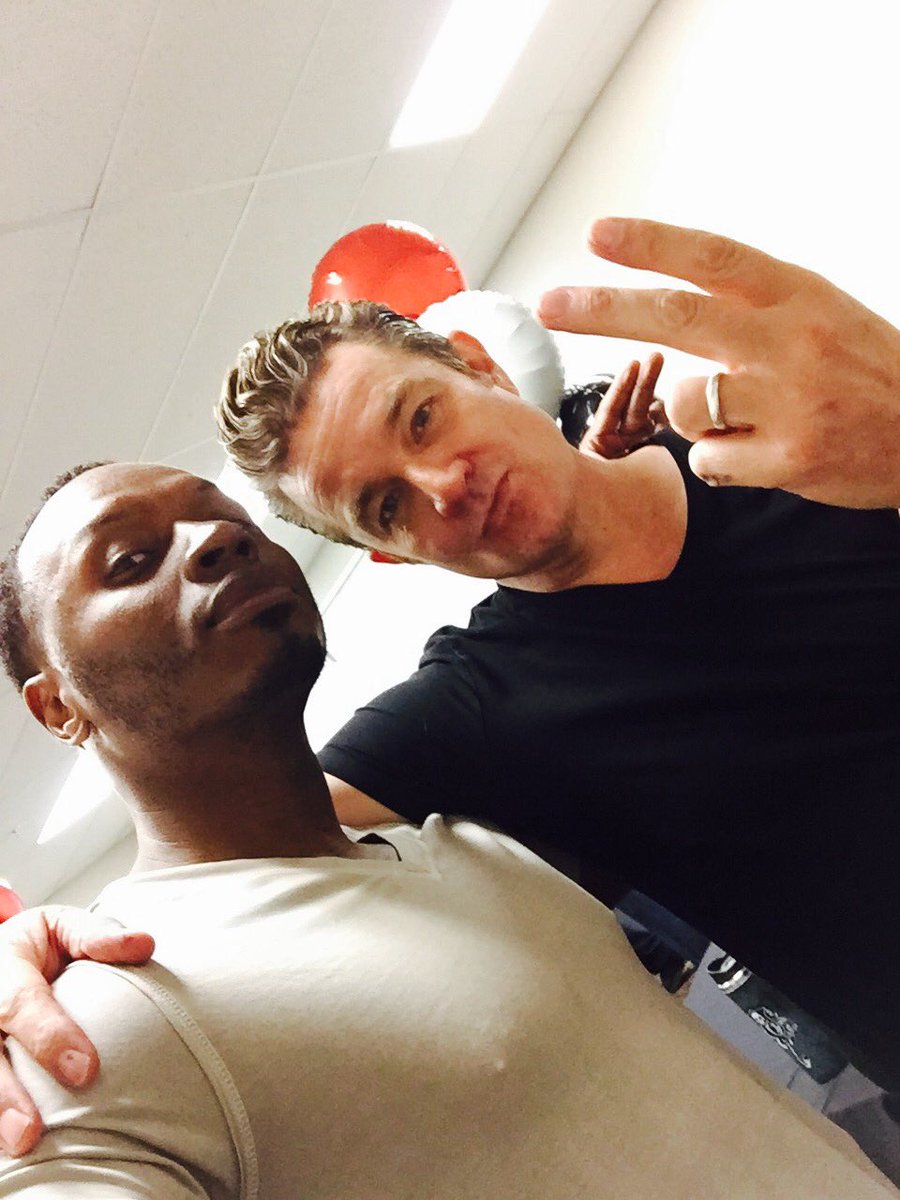 jamie_marsters's tweet photo. Pic of the Day: James Marsters & Malcolm Goodwin selfie-ing (it's a word... 👀 now...) together at Motor City Comic Con 2016
@JamesMarstersOf #JamesMarsters @malcolmjgoodwin #MalcolmGoodwin @MotCityComicCon #MotorCityComicCon #OKButA #Buffy #iZombie #Crossover #WouldveBeenEPIC https://t.co/W3mJsExEC9