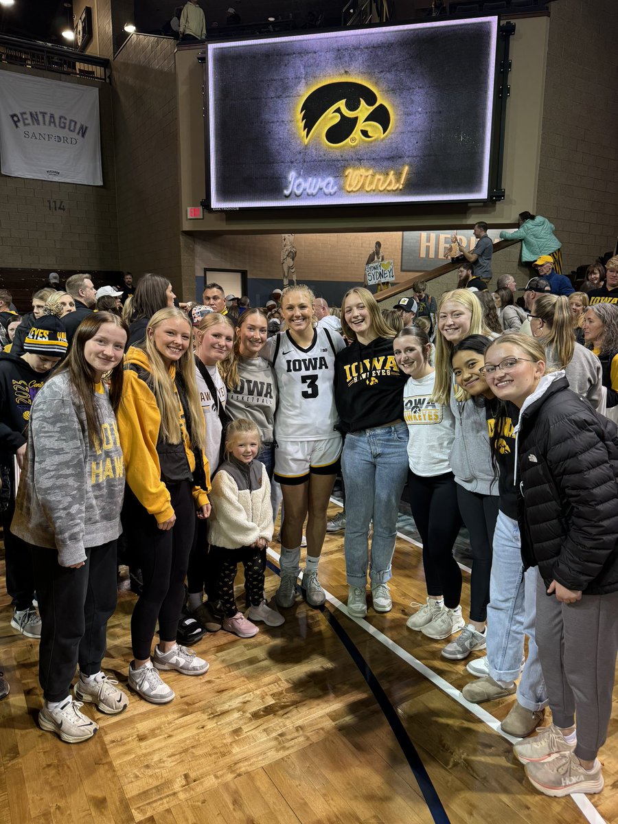 We had a great night in Sioux Falls watching the Iowa women play! Big thanks to <a href="/tania_davis1/">Tania Davis</a> and <a href="/sydneyaffolter1/">Sydney Affolter</a> for the pic with some of the squad after! #GoHawks