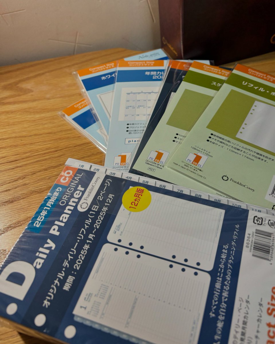 フランクリンプランナーの2024年リフィル＋α到着！！
フランクリンプランナーだけでかなり散財。
母艦を他の手帳に変えようかと何度か試みましたが、結局フランクリンプランナーに戻ってきてしまいます。
来年も私の母艦手帳としていつも持ち歩きます！
#手帳 #手帳タイム #フランクリンプランナー