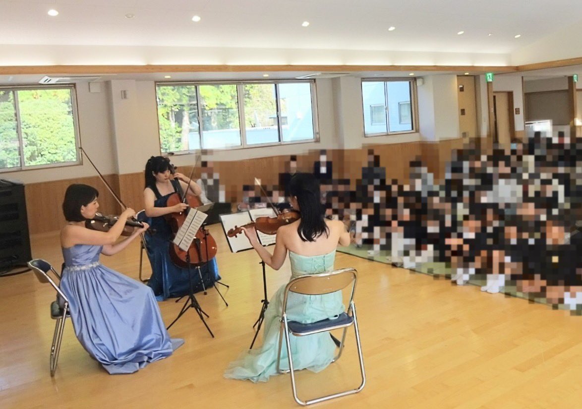 QuartetArco's tweet photo. 先日、福島県の幼稚園・保育園にて演奏させていただきました♪ 
今回はヴァイオリン、ヴィオラ、チェロの三重奏で伺いました🎻
子供たちが曲に合わせて手拍子したり元気に歌ってくれて、こちらもたくさんパワーをもらえました✨
ありがとうございました😊
#カルテットアルコ
#quartetarco
#弦楽四重奏 https://t.co/gsIreLe1SZ