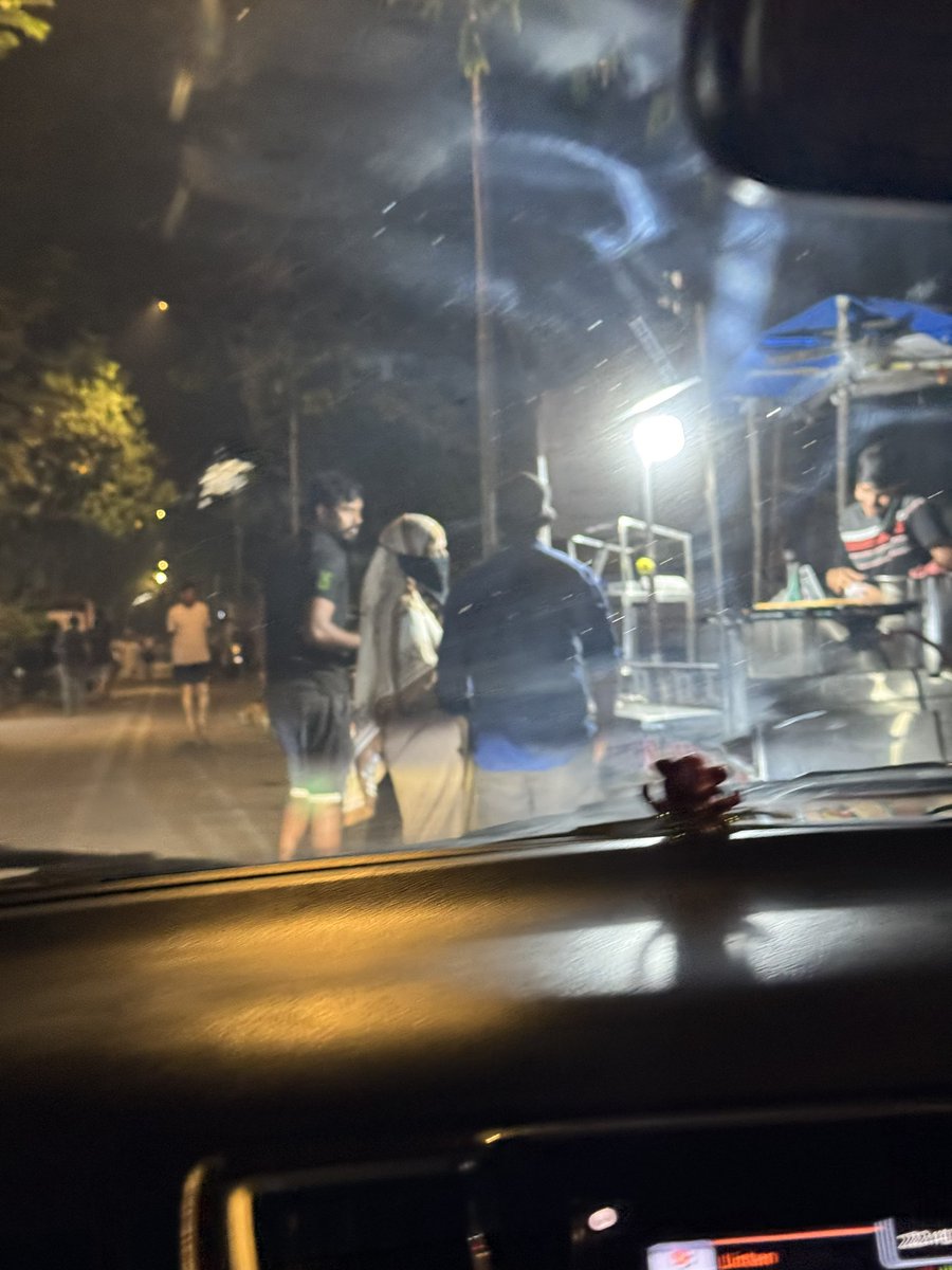 AndheriCitizen1's tweet photo. @murarkas @mybmc @MTPHereToHelp @AndheriLOCA Very true. This was the situation last night 2-3 hours after I tweeted. They have people standing in our lane entrance and eating, vegetable vendors come and block the other side of the road as well. @mybmc @AndheriLOCA @MTPHereToHelp https://t.co/cslmM2ek8S