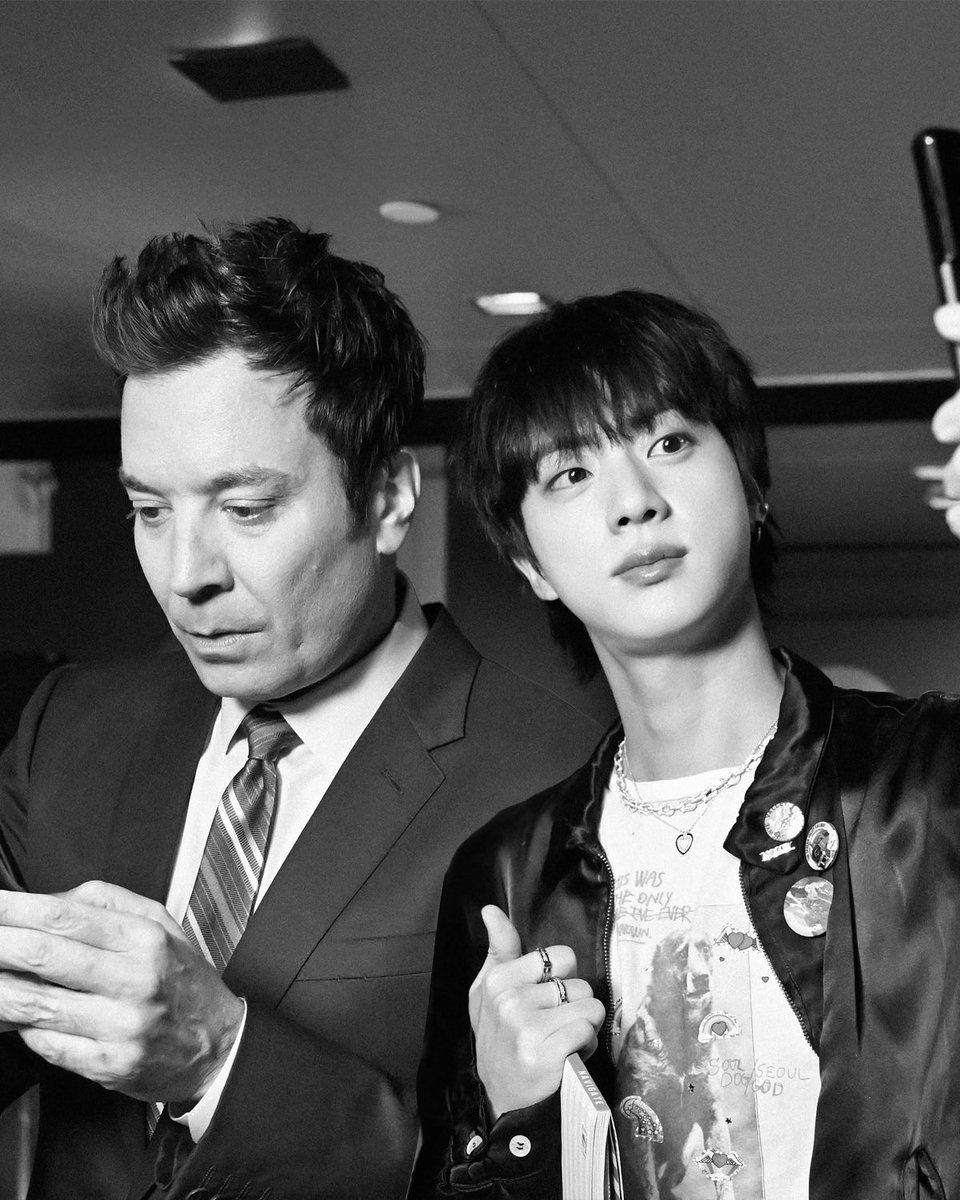 seokjinfile's tweet photo. JIN WITH JIMMY FALLON https://t.co/qcW7yt1ayW