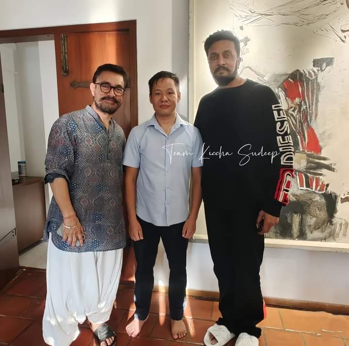 baadshahgirlska's tweet photo. Wait,,, wait ,,,, what ????
Aamir Khan met Kiccha Sudeep Boss!!

Is Aamir sir is part of #BRBFirstBlood ??

Something big is cooking🥁🔥🥳💥💥🥵

@KicchaSudeep Boss | #AamirKhan https://t.co/Lu9pJtMU5A