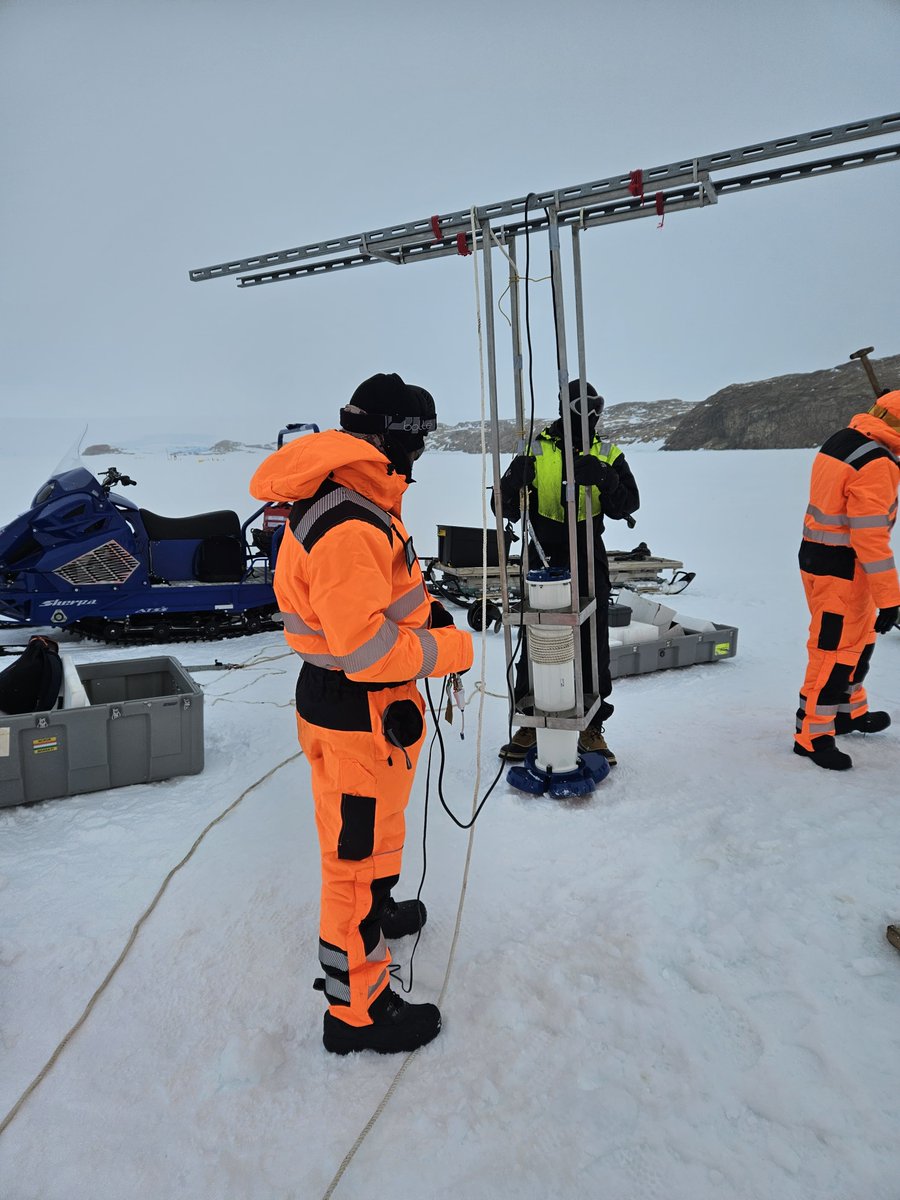 PRAISE_NCPOR's tweet photo. The PRAISE team deployed Acoustic Doppler Current Profiler (ADCP) in Quilty Bay, East Antarctica to meassure the speed and direction of ocean currents below the sea ice cover, to understand ice-ocean interactions in the region. #44ISEA

@ncaor_goa
@moesgoi
@JensonGeorge12 https://t.co/FE3AToq4sx