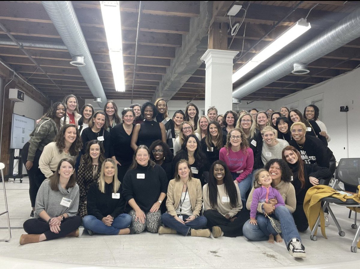When women get in a room to solve challenges, great things happen. 

So thankful to <a href="/AmandaLannert/">Amanda Lannert</a> and our friend Aimee Schuster for getting a group of badasses together to talk about how to drive solutions in Chicago. 

<a href="/RiseChicagoOrg/">Rise Chicago</a>