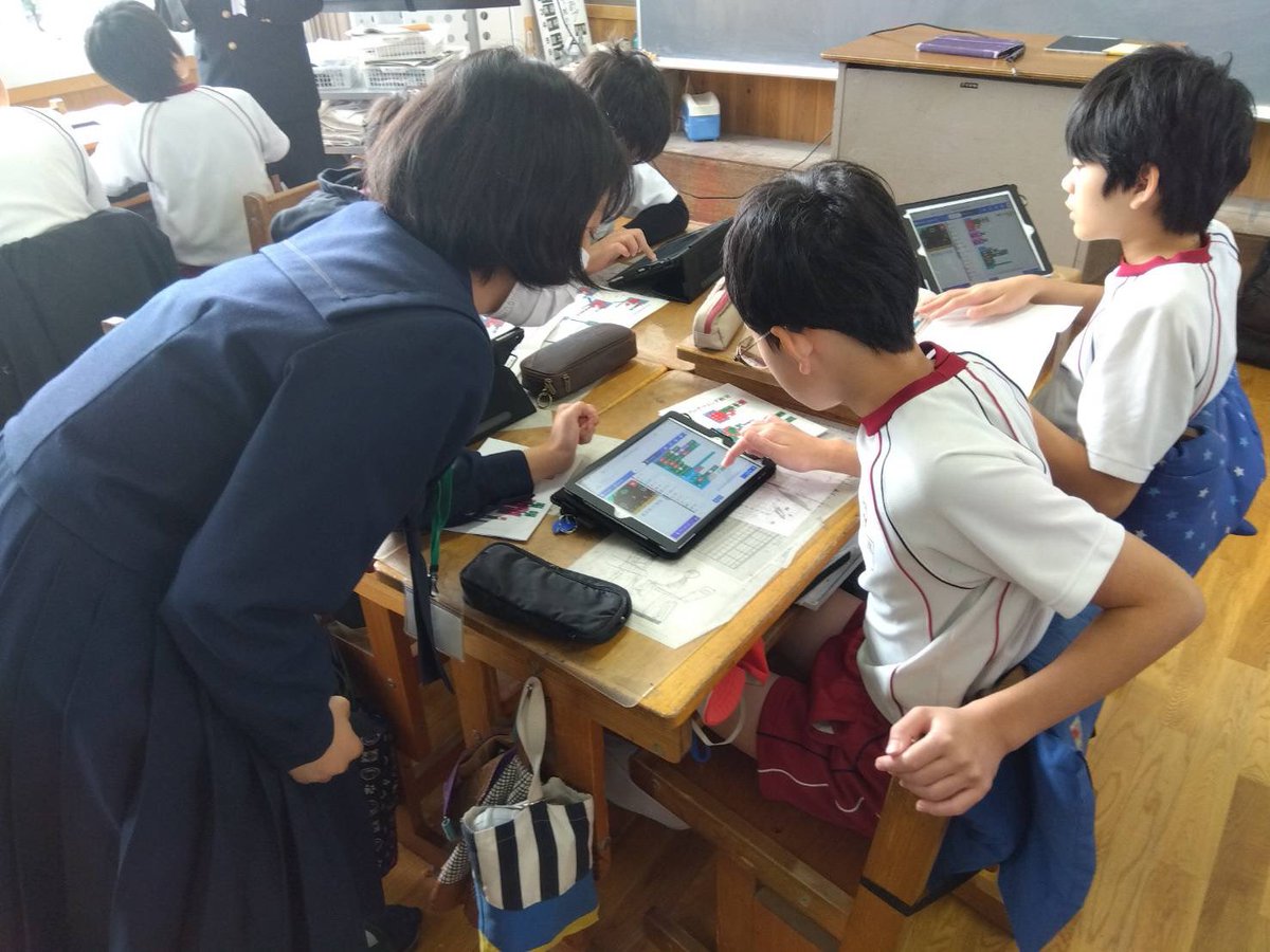 toyoshokoushiki's tweet image. お兄さん、お姉さんが教えます🗣️
#向山小 6年生の皆さんにゲームの作り方を出前授業❗️#Microsoft #MakeCode 
でコーディング。6年生はさすがに覚えが早い‼️最後は大ゲーム大会で幕を閉じました。もちろん、商品も手作りですよ〜。#向山小学校 の皆さんありがとうございました😊
#プログラミング