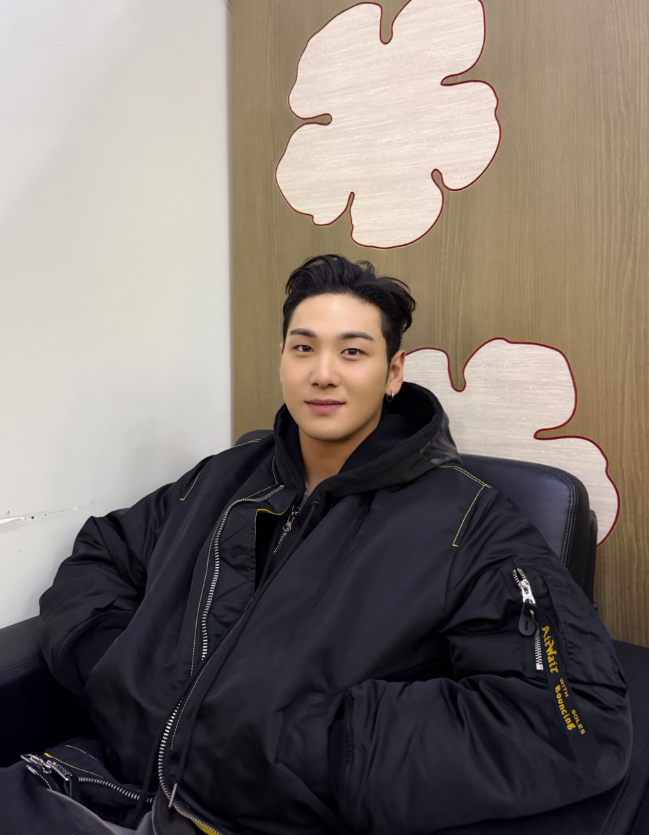 [#B_hind]
2024.11.21
#이은지의가요광장
  
#백호 #강동호 #BAEKHO #KANGDONGHO